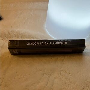 Engbo- Shadow Stick & Smudger - Black Packaging
